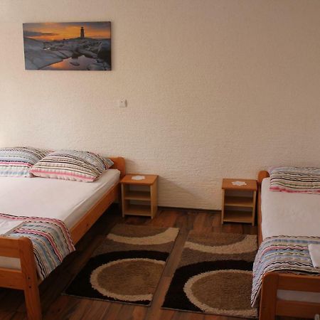 Apartments Hella Vir Ngoại thất bức ảnh