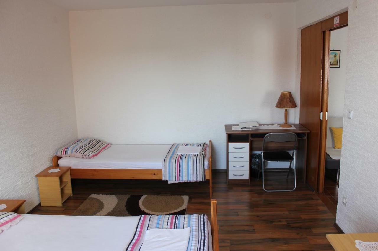 Apartments Hella Vir Ngoại thất bức ảnh