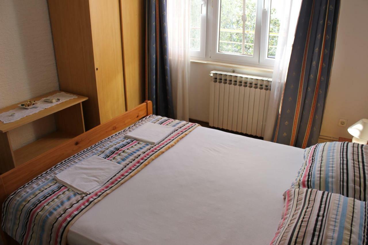 Apartments Hella Vir Ngoại thất bức ảnh