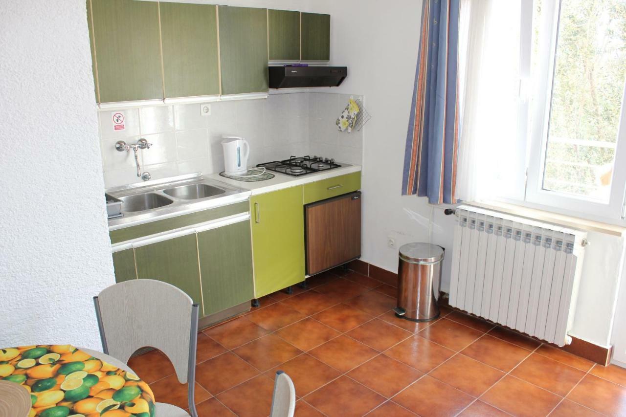 Apartments Hella Vir Ngoại thất bức ảnh