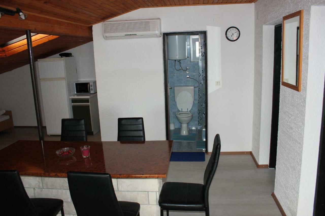 Apartments Hella Vir Ngoại thất bức ảnh